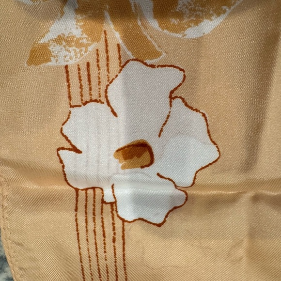 Vera Scarf - Picture 2 of 3